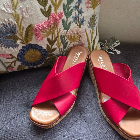 Bertucci Red Leather Wedge Slide - 7.5 - Picture 1 of 4